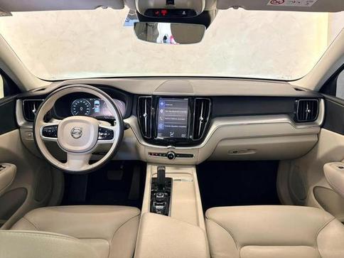 VOLVO XC60 T8 MOMENTUM