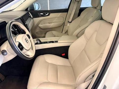 VOLVO XC60 T8 MOMENTUM