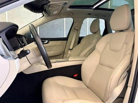VOLVO XC60 T8 MOMENTUM
