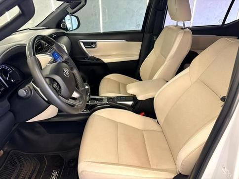 TOYOTA Hilux SW4 SRX Diamo. 4x4 2.8 TB Die Aut.
