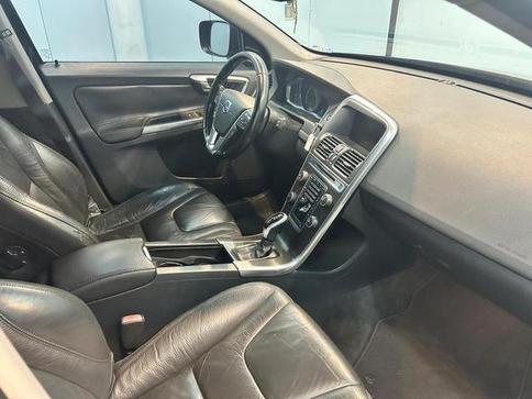 VOLVO XC 60 2.0 T5 DYNAMIC
