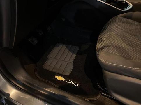CHEVROLET ONIX PLUS 10MT LT2