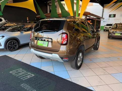 RENAULT DUSTER 16 A CVT