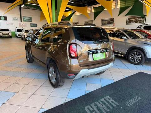 RENAULT DUSTER 16 A CVT