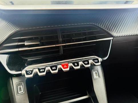 PEUGEOT 208 LIKE MT
