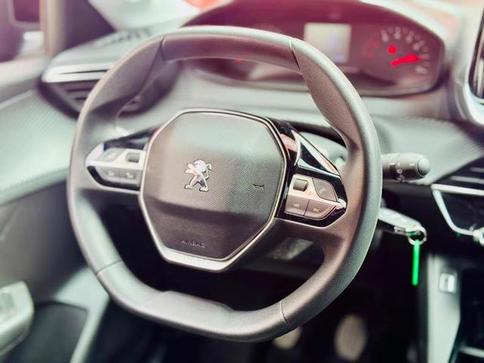 PEUGEOT 208 LIKE MT