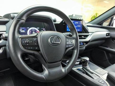 LEXUS UX250H DYNAMIC