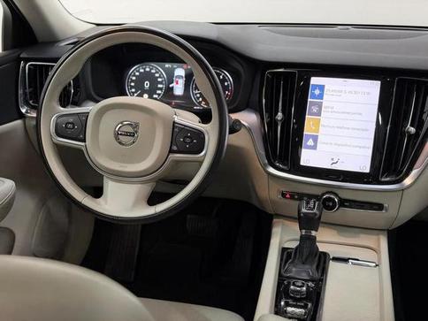 VOLVO V60 T-5 MOMENTUM 2.0 5P