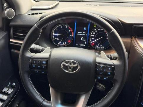 TOYOTA HILUX SW4 SRX PLAT. 4X4 2.8 TB DIE. AUT.