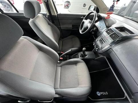 VOLKSWAGEN POLO SEDAN 1.6
