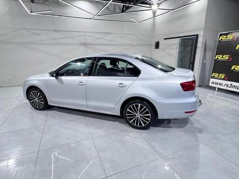 VOLKSWAGEN JETTA 2.0 CONFORTLINE 8V (FLEX) (AUT)