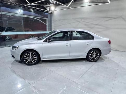 VOLKSWAGEN JETTA 2.0 CONFORTLINE 8V (FLEX) (AUT)