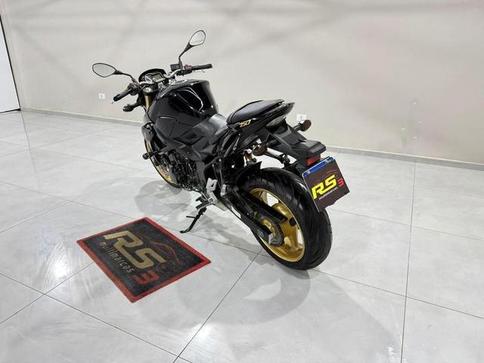 SUZUKI GSR 750