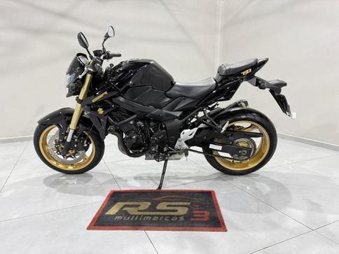 SUZUKI GSR 750