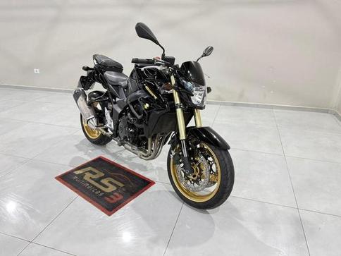 SUZUKI GSR 750