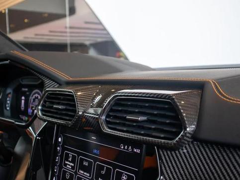 LAMBORGHINI URUS LP 650 4