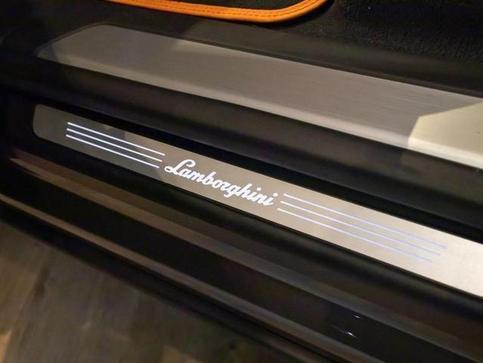 LAMBORGHINI URUS LP 650 4