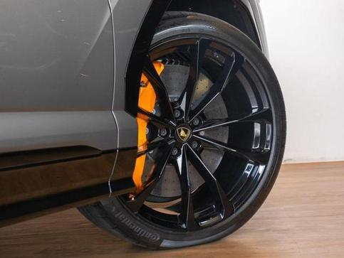 LAMBORGHINI URUS LP 650 4