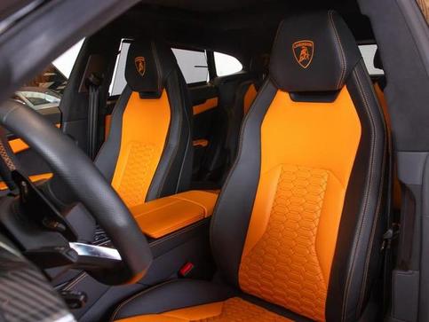 LAMBORGHINI URUS LP 650 4