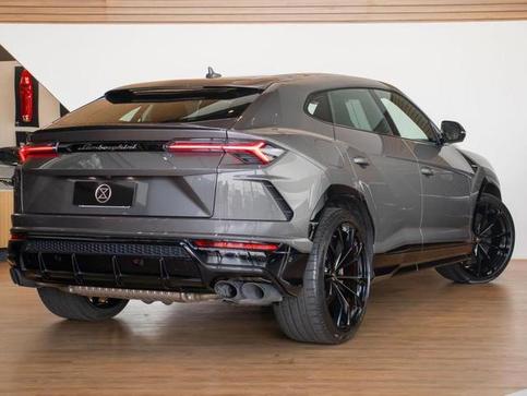 LAMBORGHINI URUS LP 650 4