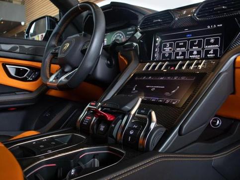 LAMBORGHINI URUS LP 650 4