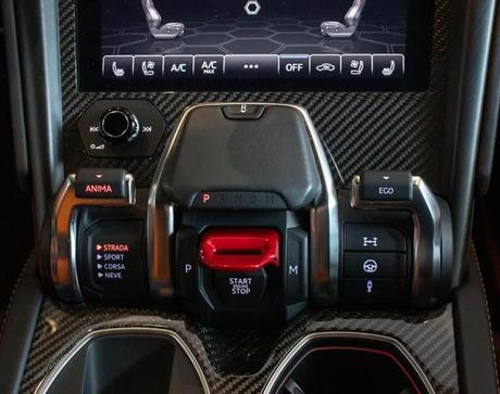 LAMBORGHINI URUS LP 650 4