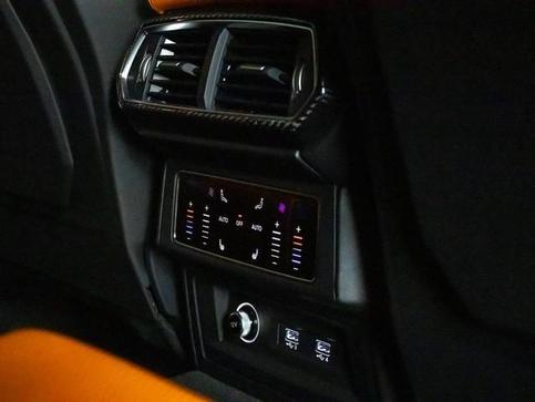 LAMBORGHINI URUS LP 650 4