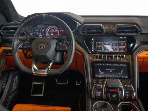 LAMBORGHINI URUS LP 650 4