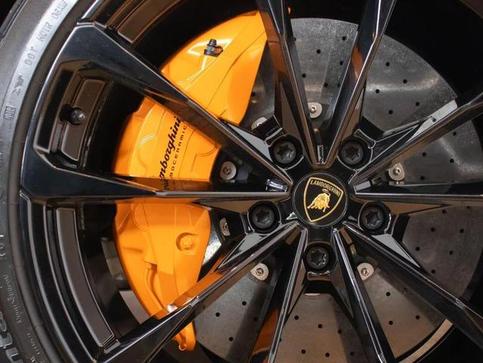 LAMBORGHINI URUS LP 650 4