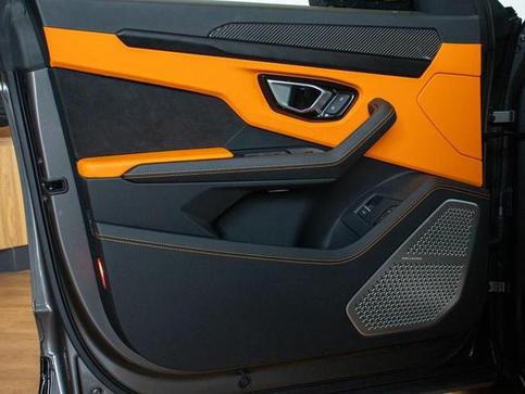 LAMBORGHINI URUS LP 650 4