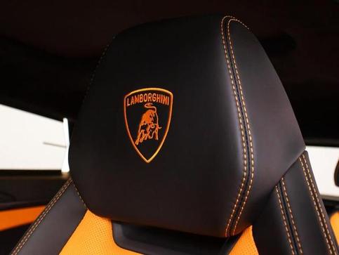 LAMBORGHINI URUS LP 650 4