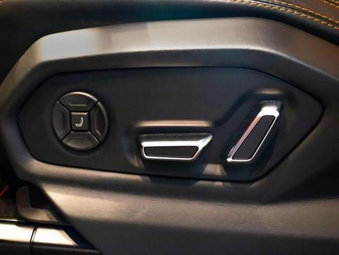 LAMBORGHINI URUS LP 650 4