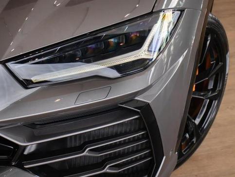 LAMBORGHINI URUS LP 650 4