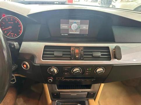 BMW 525I