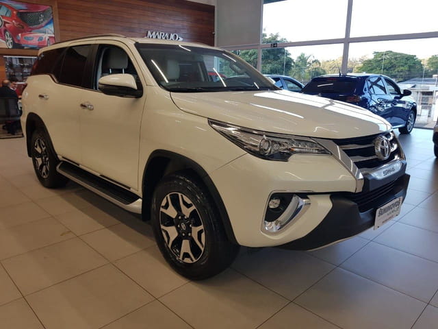 Toyota hilux sw4 srx diamo 4x4 2.8 tb die aut (diesel)