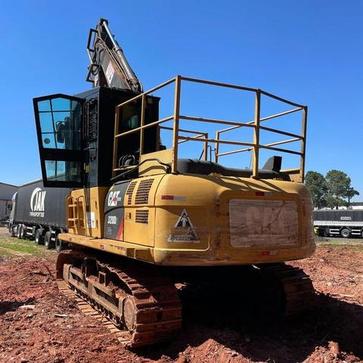 CATERPILLAR 320 D2