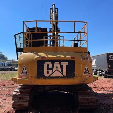 CATERPILLAR 320 D2
