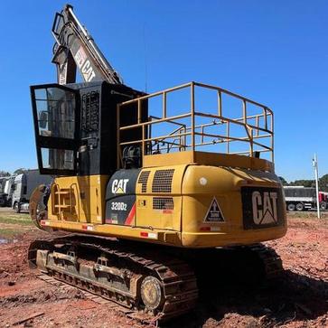 CATERPILLAR 320 D2