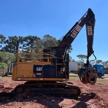 CATERPILLAR 320 D2