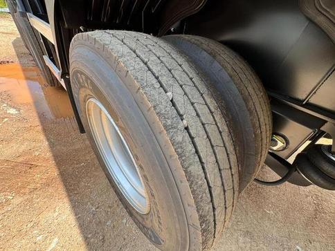 TRUCKVAN SEMIRREBOQUE GRANELEIRO