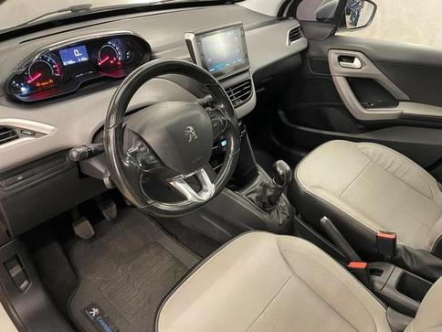 PEUGEOT 208 ALLURE MT