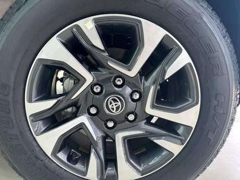 TOYOTA HILUX SW4 2.8 D-4D TURBO DIESEL SRX PLATINUM 7L 4X4 AUTOM�TICO