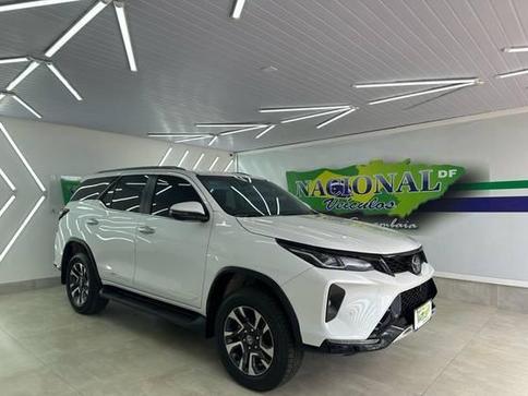 TOYOTA HILUX SW4 2.8 D-4D TURBO DIESEL SRX PLATINUM 7L 4X4 AUTOM�TICO