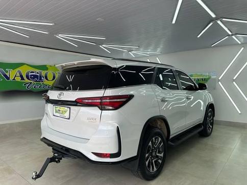 TOYOTA HILUX SW4 2.8 D-4D TURBO DIESEL SRX PLATINUM 7L 4X4 AUTOM�TICO