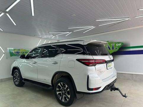 TOYOTA HILUX SW4 2.8 D-4D TURBO DIESEL SRX PLATINUM 7L 4X4 AUTOM�TICO