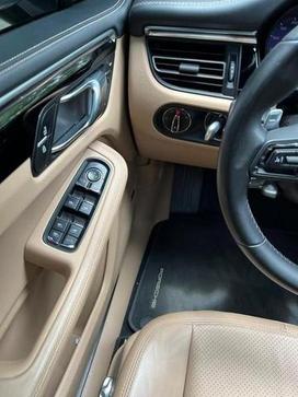 PORSCHE MACAN T