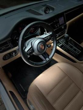 PORSCHE MACAN T