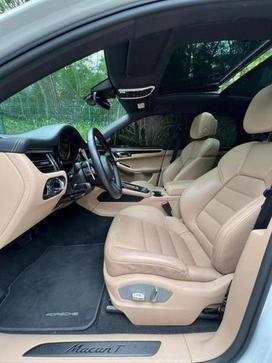 PORSCHE MACAN T