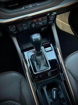 JEEP COMMANDER OVR T270