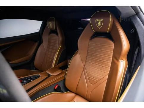 LAMBORGHINI REVUELTO 6.5 V12 PHEV AMT